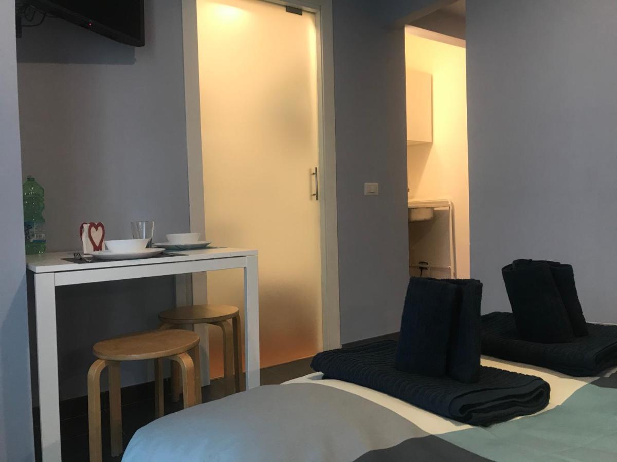 Pied A Terre Sant'Agostino Apartment มิลาน ภายนอก รูปภาพ